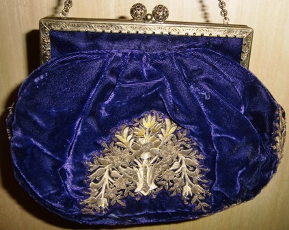 xxM54M A very pretty velvet handbag x